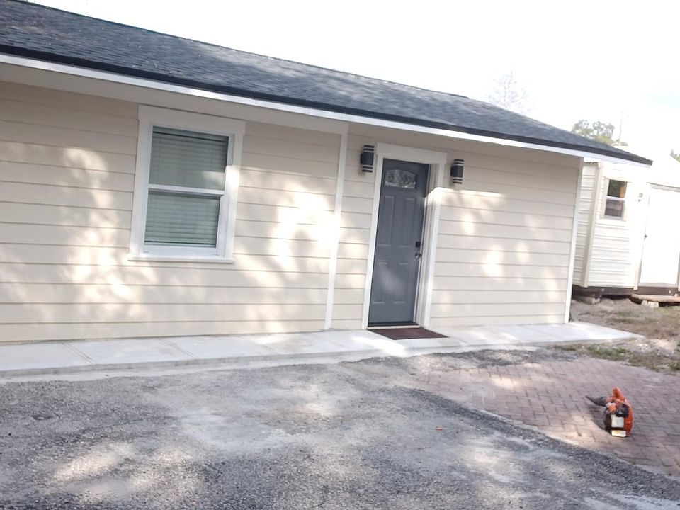 1st image of 807 W Idlewild Ave