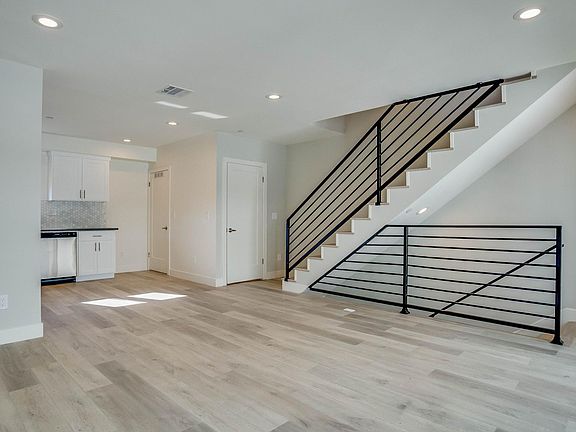 5th image of 608 N Gramercy Pl