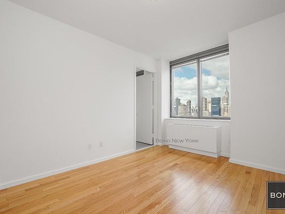 4th image of 4720 Center Blvd APT 2005