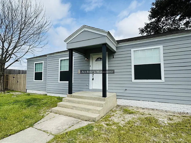 1 E Lutcher Ave #A — Photo 1