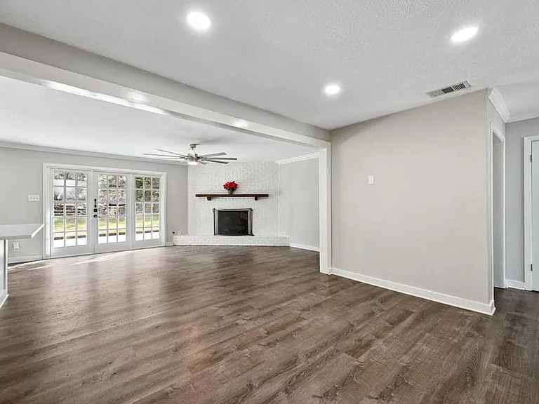 5903 Highland Hills Dr — Photo 13