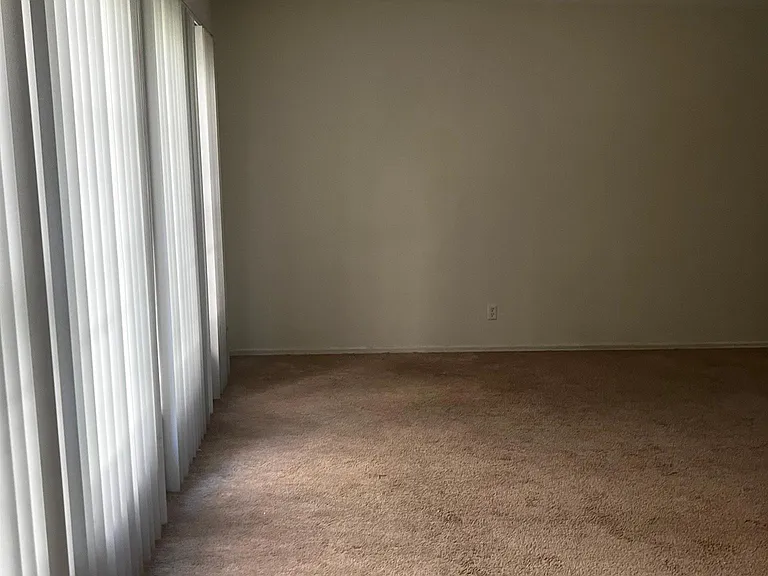 10990 Strathmore Westwood #3 — Photo 8