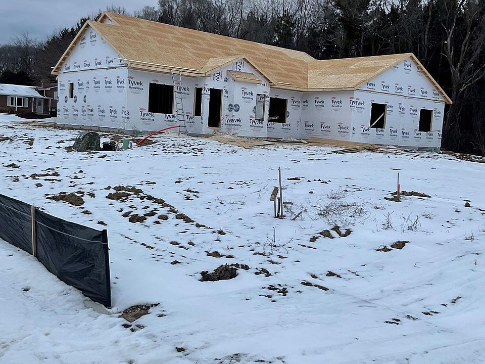 2nd image of 5 N Stuart Rd