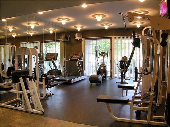5th image of 3225 Turtle Creek Blvd APT 201