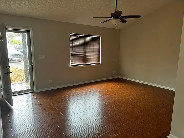 823 Primrose Ln NW — Photo 3