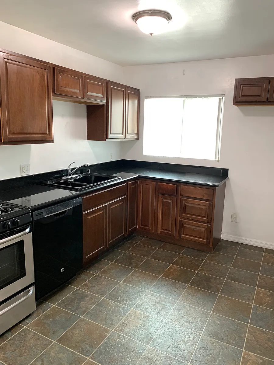 Building Photo - 4480 Euclid Ave #P