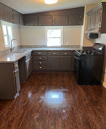 2nd image of 801 Avenue B
