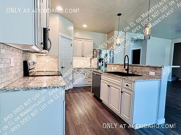 5th image of 1354 E Argence St