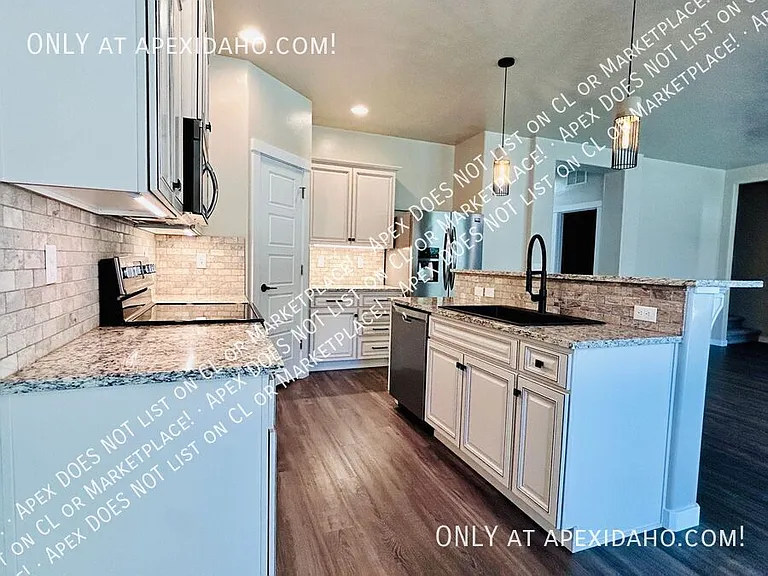1354 E Argence St — Photo 5