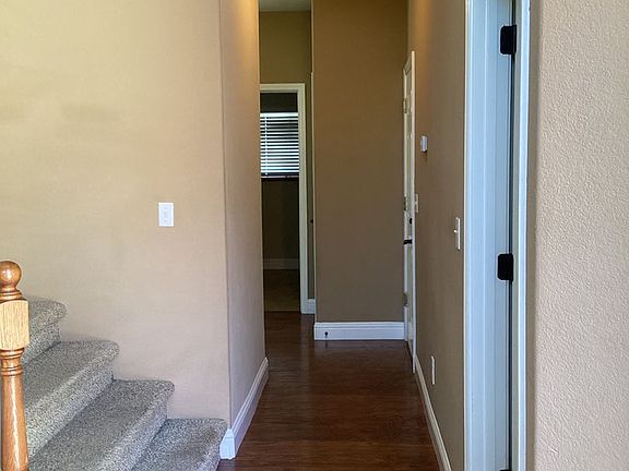 5th image of 687 Blossom Ct