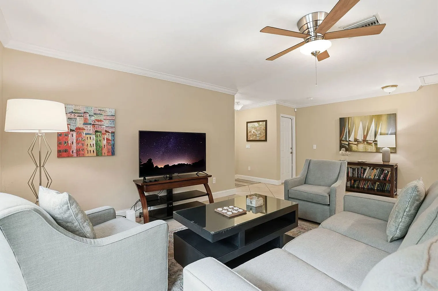 3 bed, 2.0 bath, 1571 sqft, $5,517 — Photo 4
