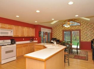 N47W7034 Windwood Dr, Cedarburg, WI 53012