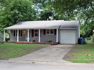 7549 Windsor Dr, Prairie Village, KS 66208