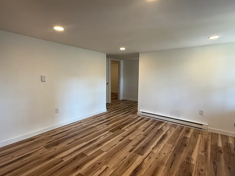400 Erie St — Photo 4