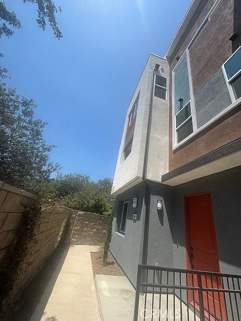 1st image of 1812 E 1st St #200
