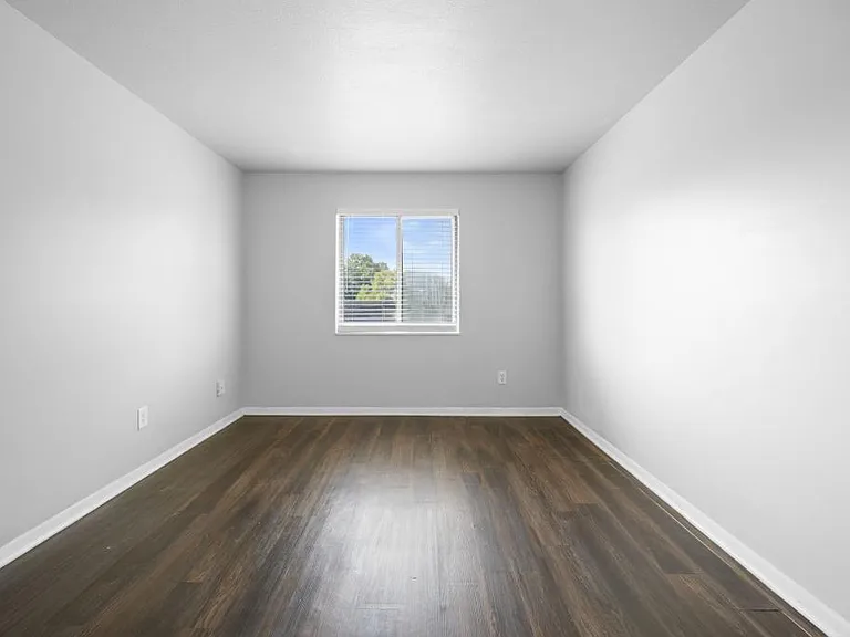 3206 Mozart Ave — Photo 12