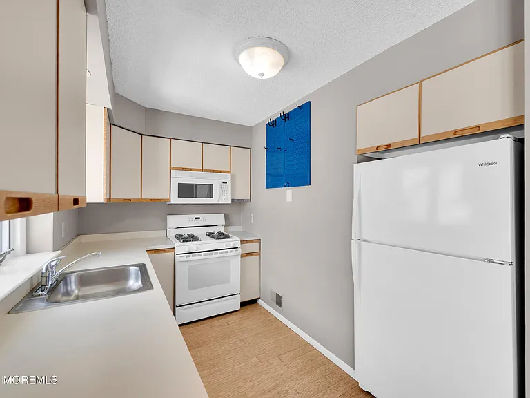 2230 Bridge Ave #4 — Photo 10