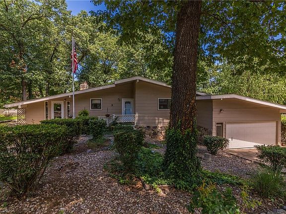 2nd image of 3 Bishampton Ln