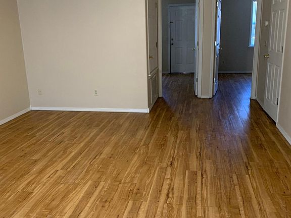 2nd image of 1404 S Commerce Ave APT 1