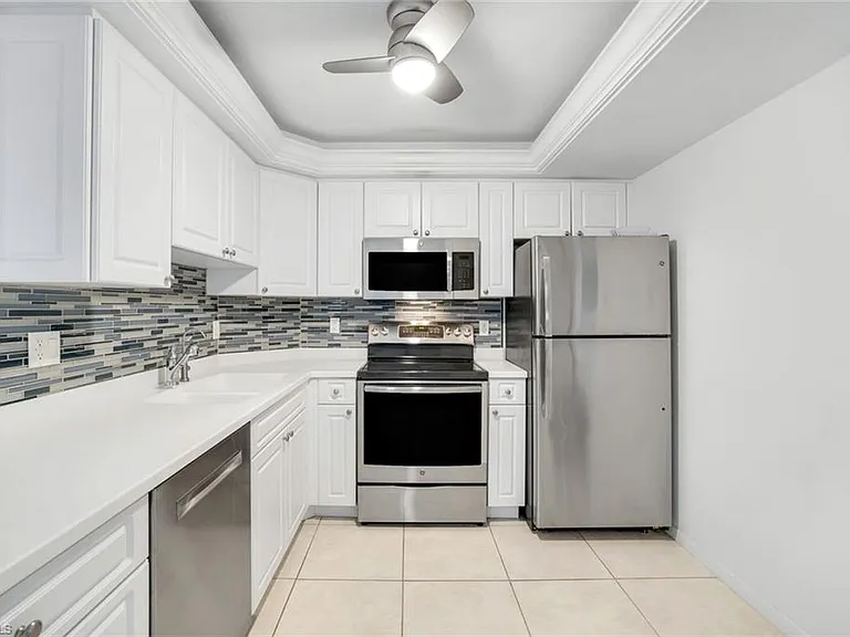 260 Seaview Ct #407 — Photo 6