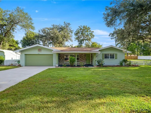 9415 W Green Bay Ln, Crystal River, FL 34428