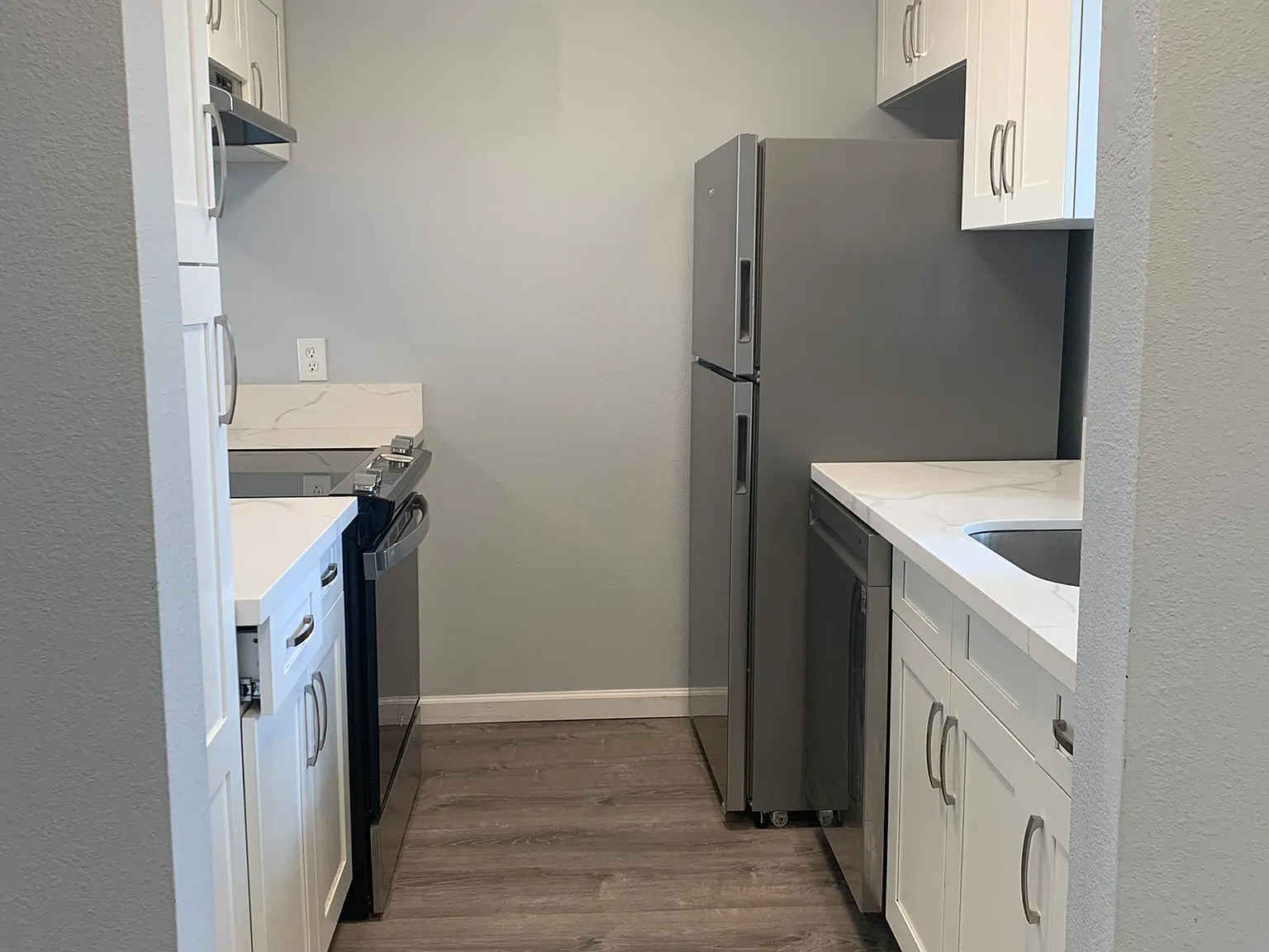 2 bed, 650 sqft, $2,700 — Photo 3