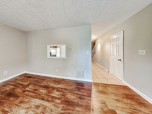3rd image of 541 Charleston Ln
