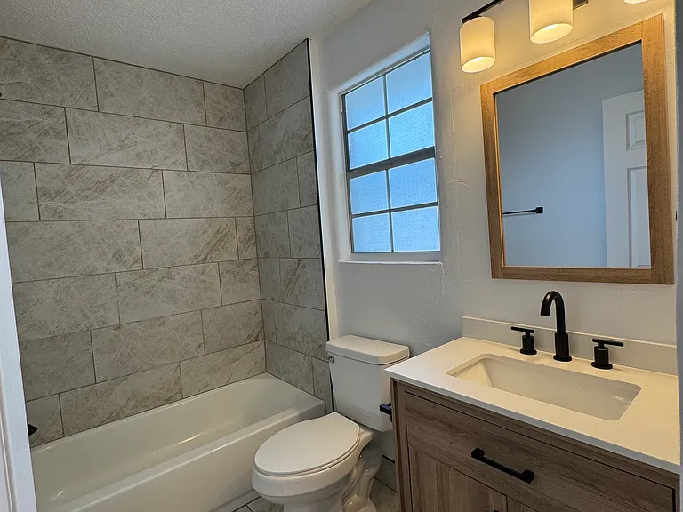 406 Oak St #404 — Photo 9