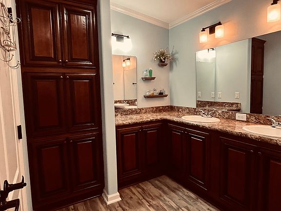 4th image of 1048 Bull Run Dr #1048