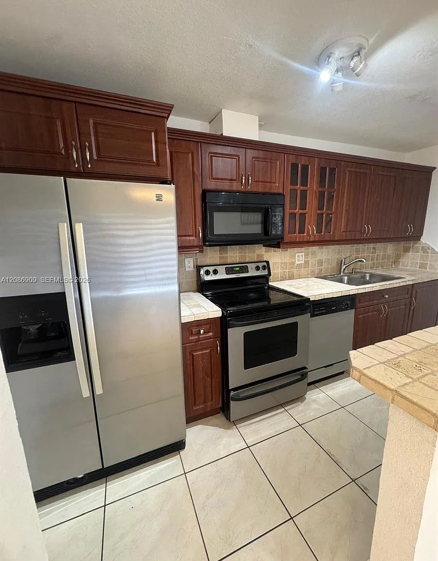 Doral Gardens Condo — Photo 1