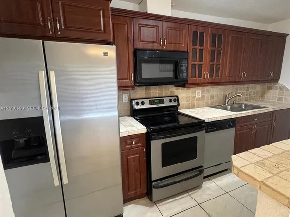 4610 NW 79th Ave APT 2C, Doral, FL 33166