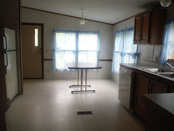 4th image of 1749 S Riverview Dr