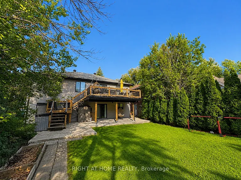 2610 Leonard St — Photo 26
