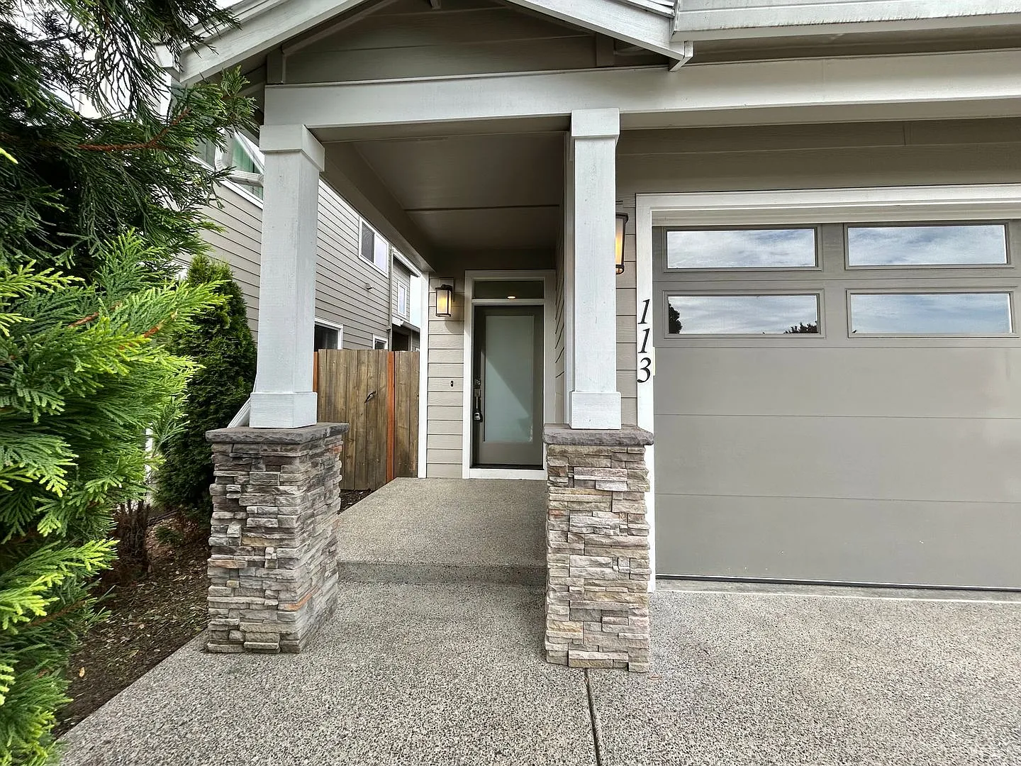 Large 3 Bed, 2.5 Bath Modern House! — Photo 3