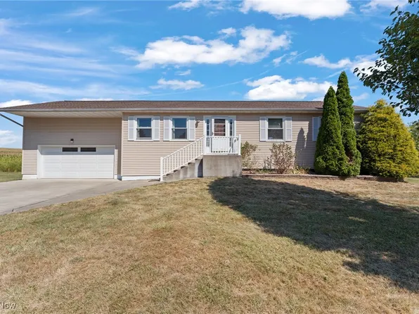 215 Orchard St W, East Canton, OH 44730