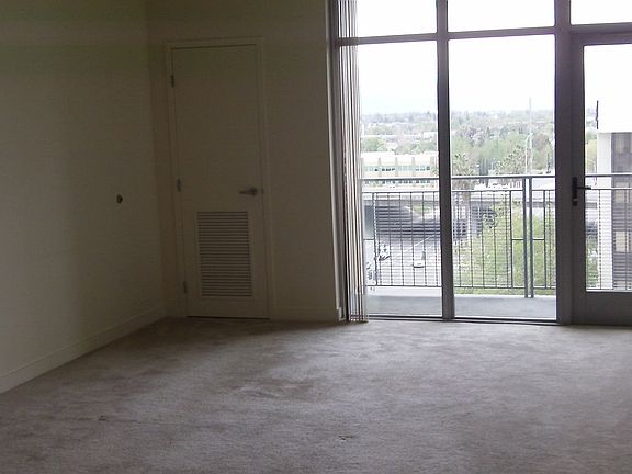 5th image of 175 W Saint James St Unit 905