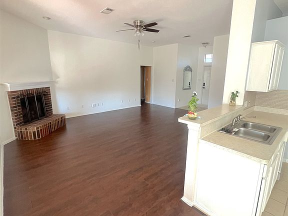 5th image of 4832 Fox Ridge Ln