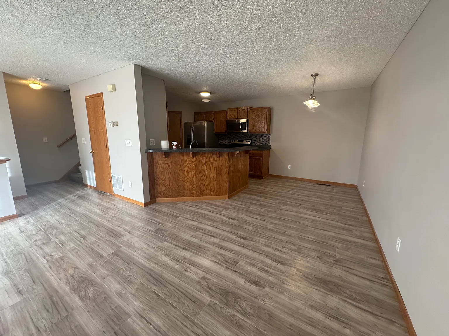 4963 Grenwich Avenue N — Photo 3