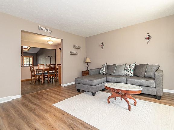 2nd image of 37199 S Lake Shore Blvd