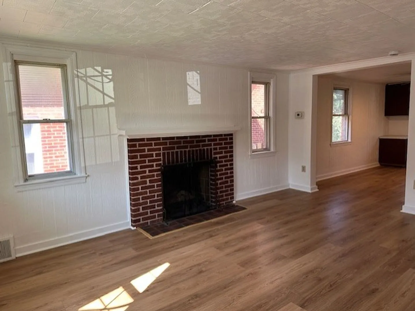 Located in Harrisburg, PA, this 3-bedroom, 1-bathroom home offers convenient everyday living with... — Photo 4