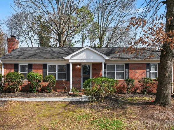 8205 Meadowind Cir, Charlotte, NC 28226