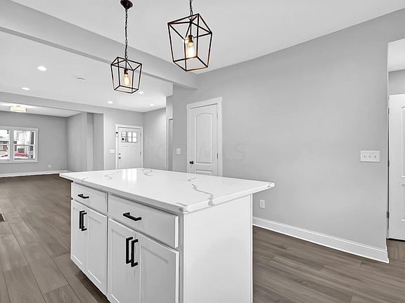 3rd image of 80 W Park Ave
