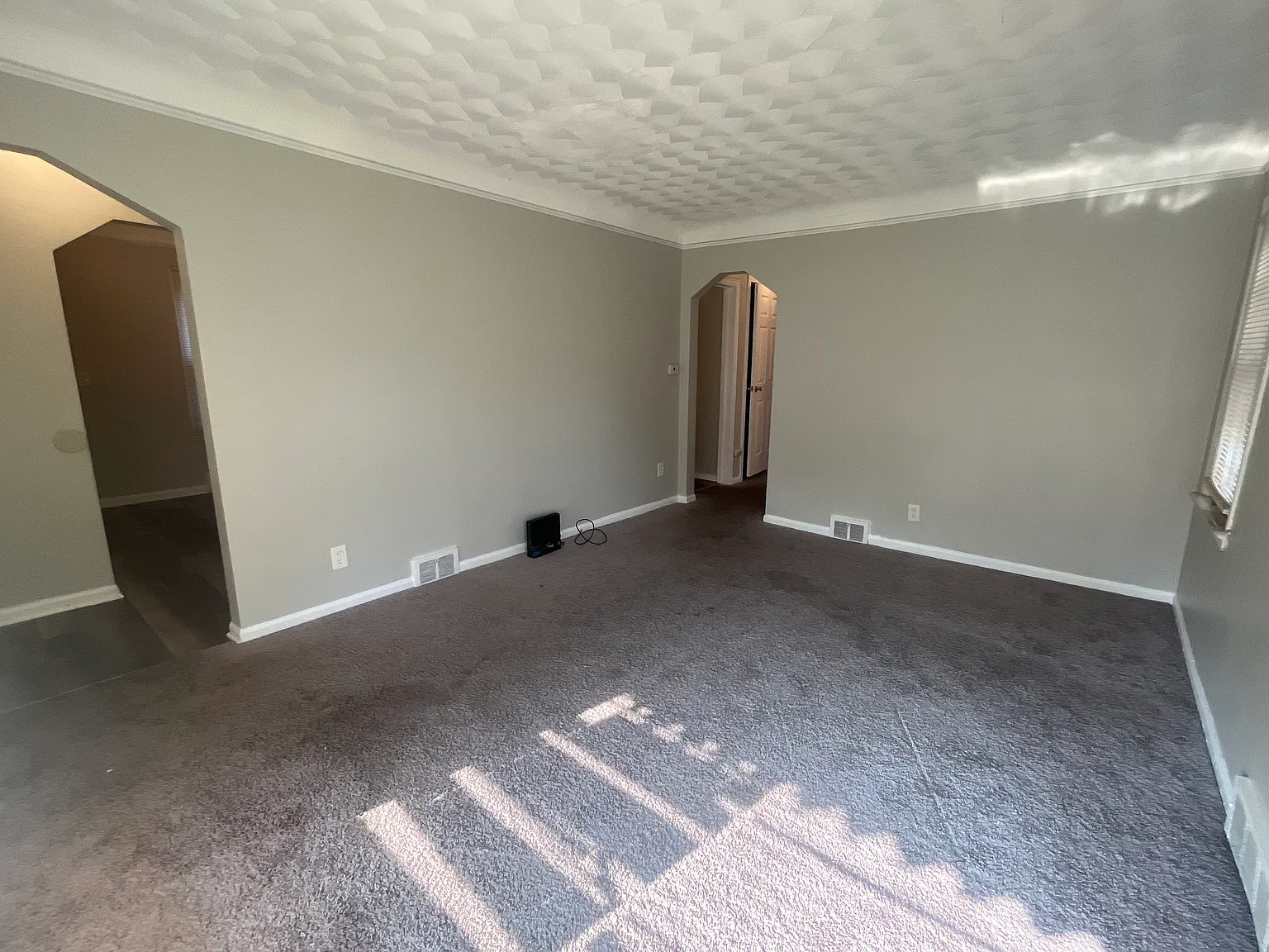 3 bed, 850 sqft, $1,400 — Photo 2