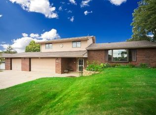 2304 Highland View Ave, Burnsville, MN 55337