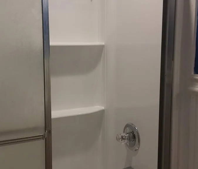 Main Bath Tub/Shower