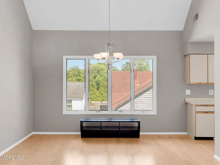 2230 Bridge Ave #4 — Photo 5