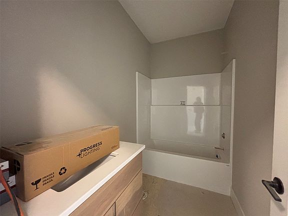 4th image of 415 NW Ryder Dr