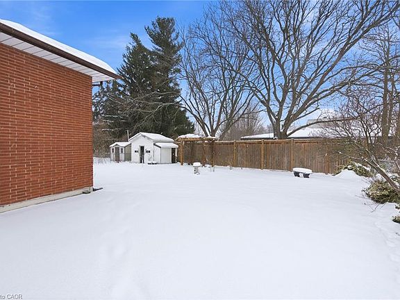 3rd image of 6808 Corwin Cres
