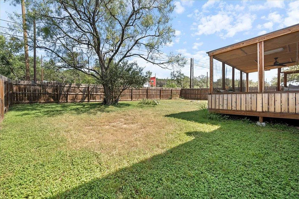 3 bed, 2.0 bath, 1447 sqft, $2,300 — Photo 1