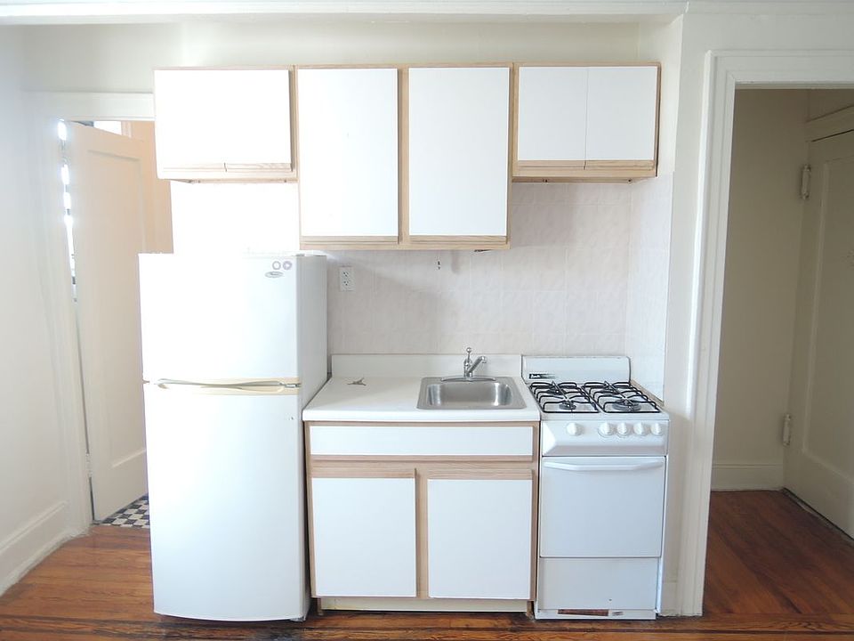2nd image of 2267 35th St APT 4D